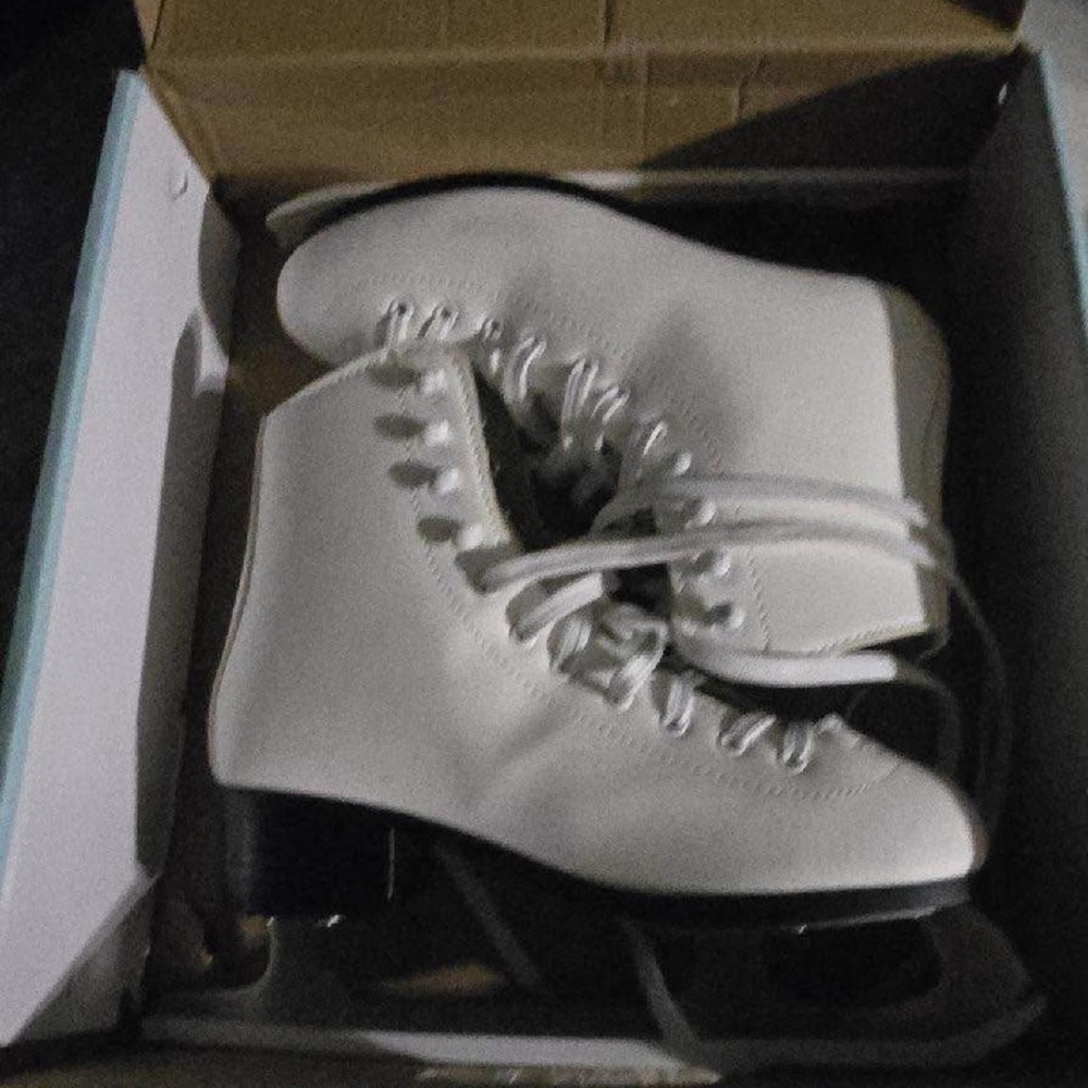 Women's Classic White Ice Skates